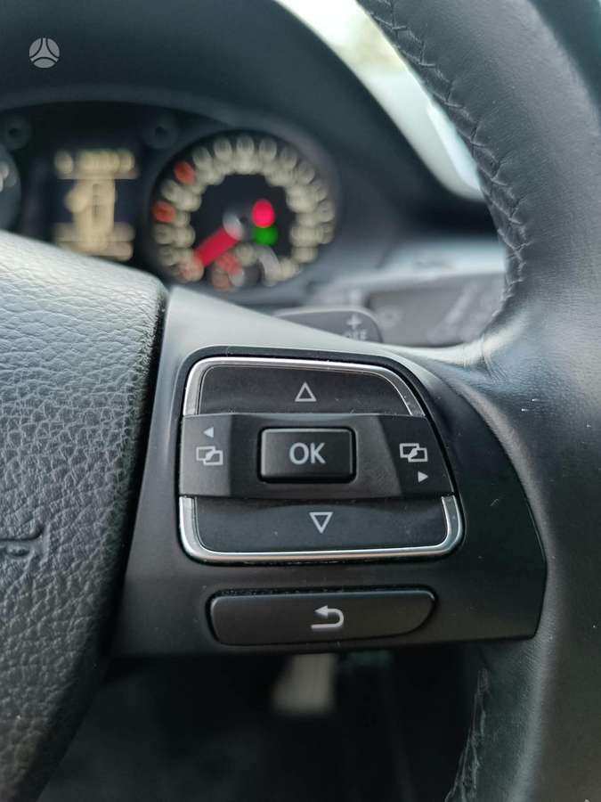 Volkswagen Passat 2012 — photo 17
