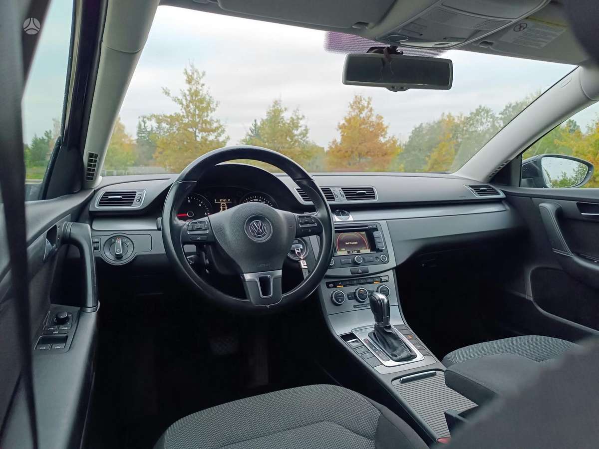 Volkswagen Passat 2012 — photo 23