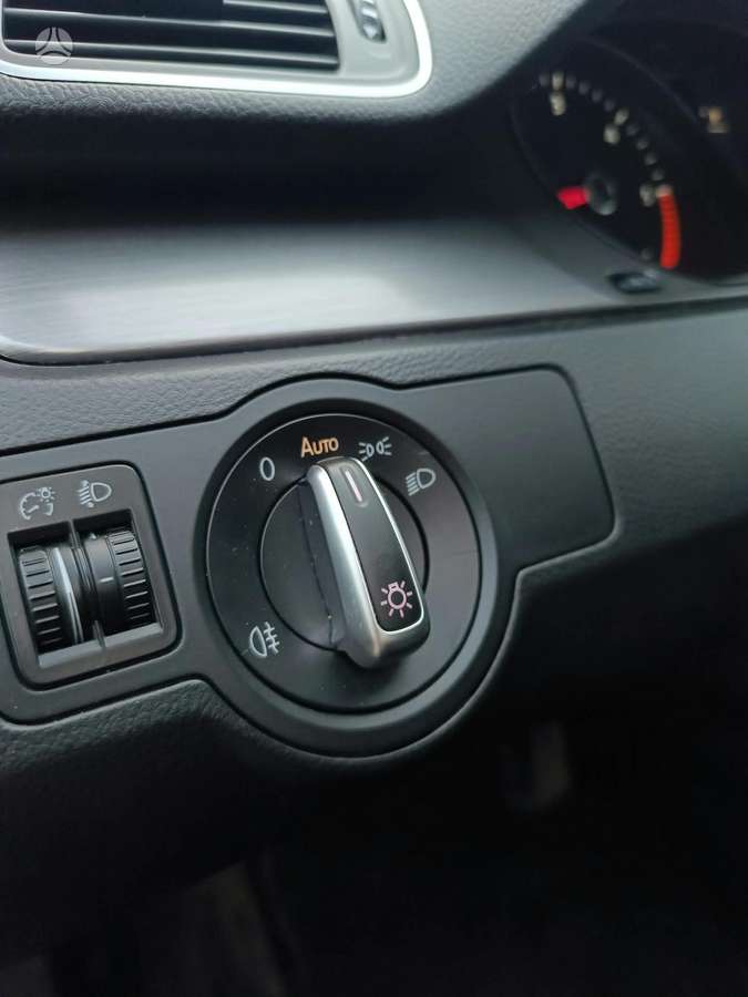 Volkswagen Passat 2012 — photo 26