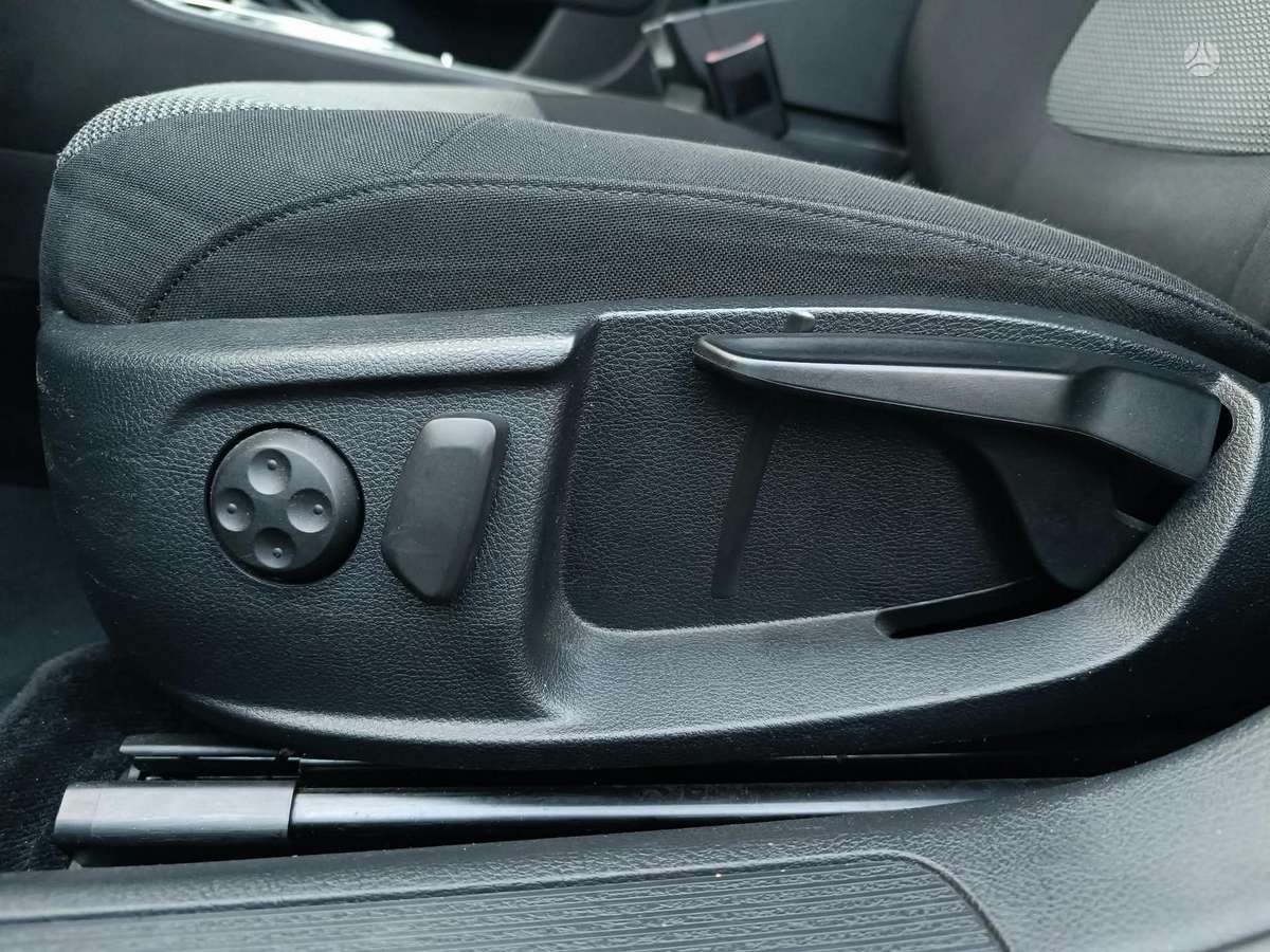 Volkswagen Passat 2012 — photo 27