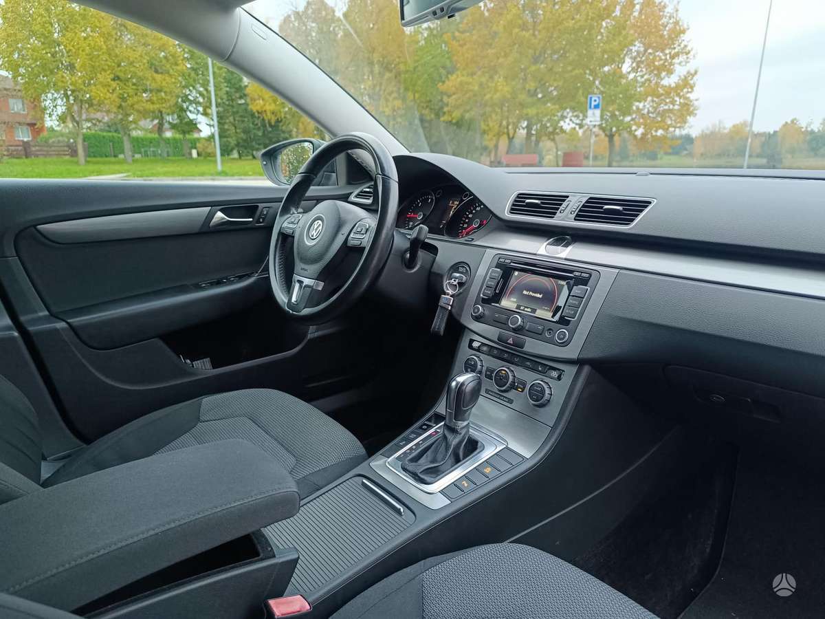 Volkswagen Passat 2012 — photo 28