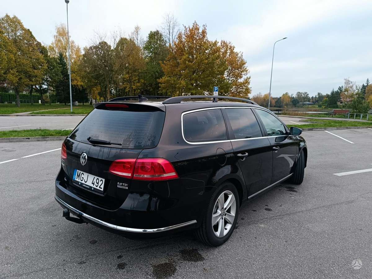 Volkswagen Passat 2012 — interior