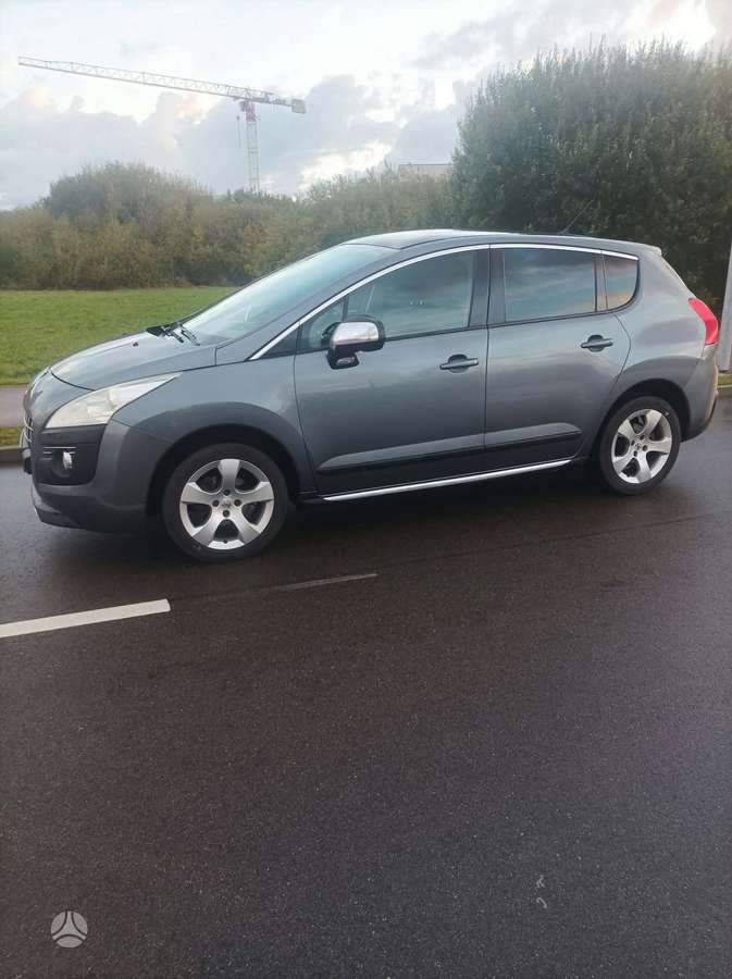 Peugeot 3008 2011 — вигляд ззаду