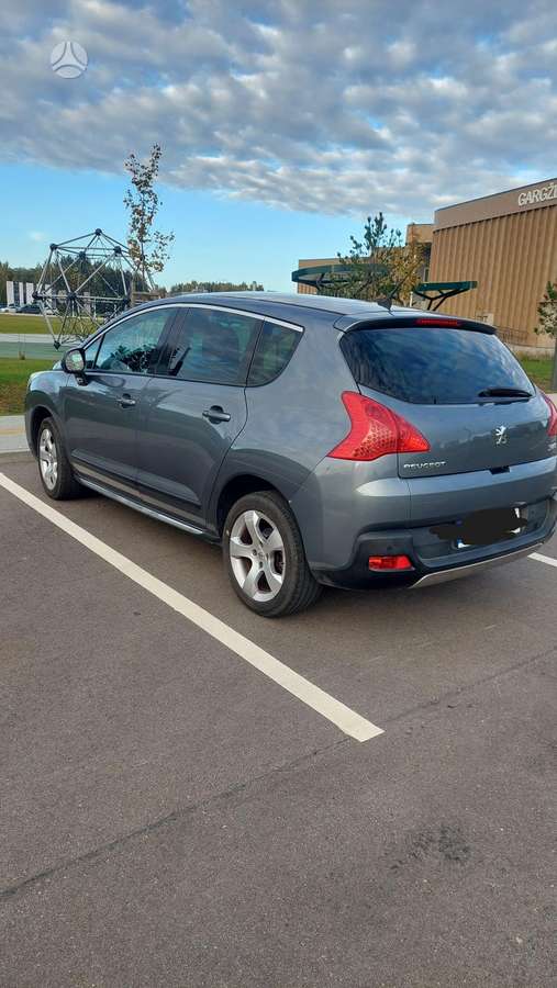 Peugeot 3008 2011 — двигун 1560 cm³, 111 HP (82kW)