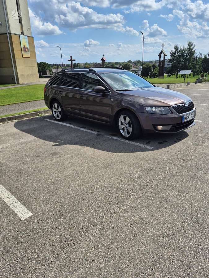 Skoda Octavia 2013 — rear view