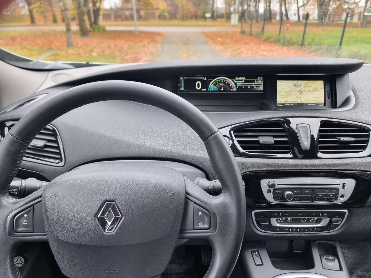 Renault Scenic 2013 — photo 16