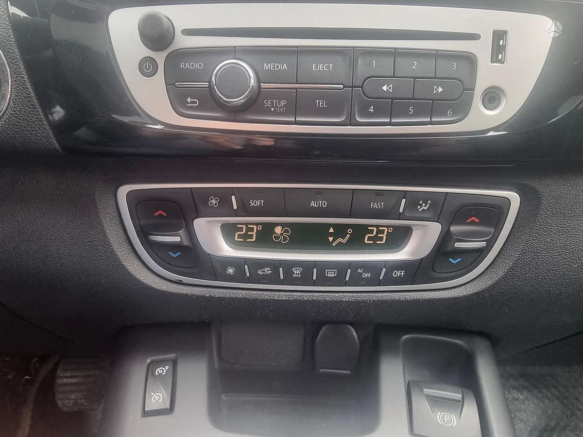 Renault Scenic 2013 — photo 22