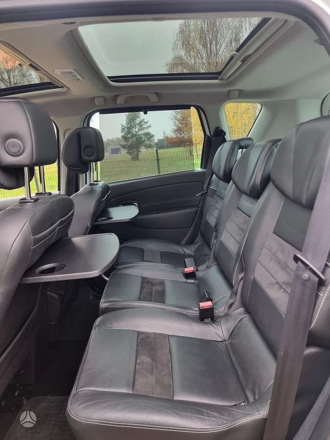 Renault Scenic 2013 — photo 31