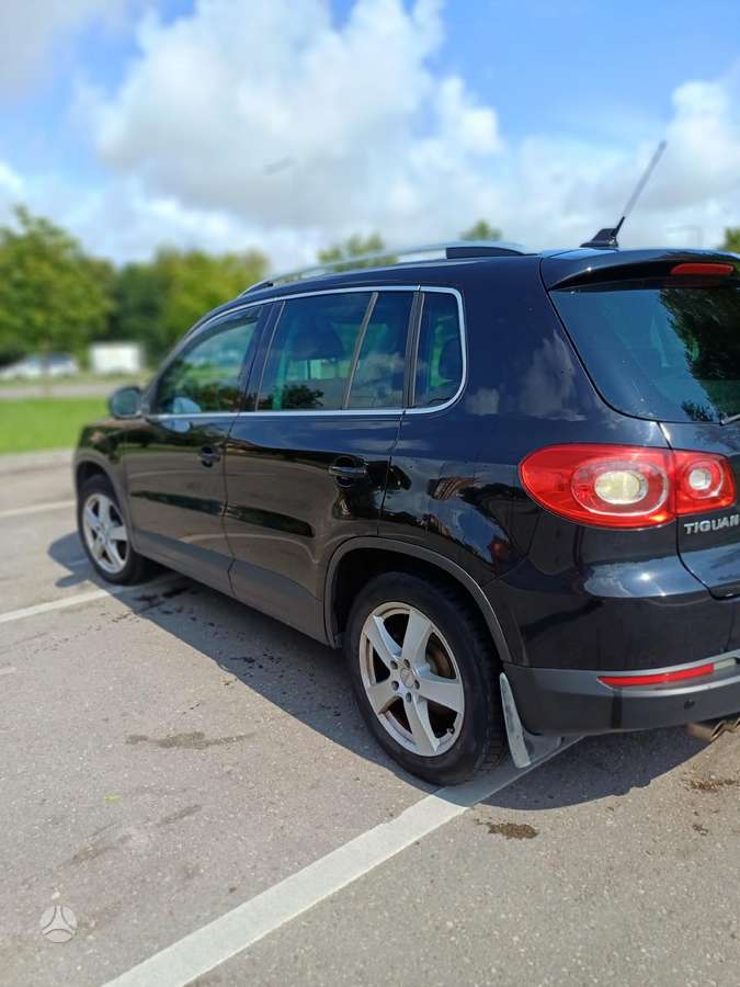 Volkswagen Tiguan 2010 — interior