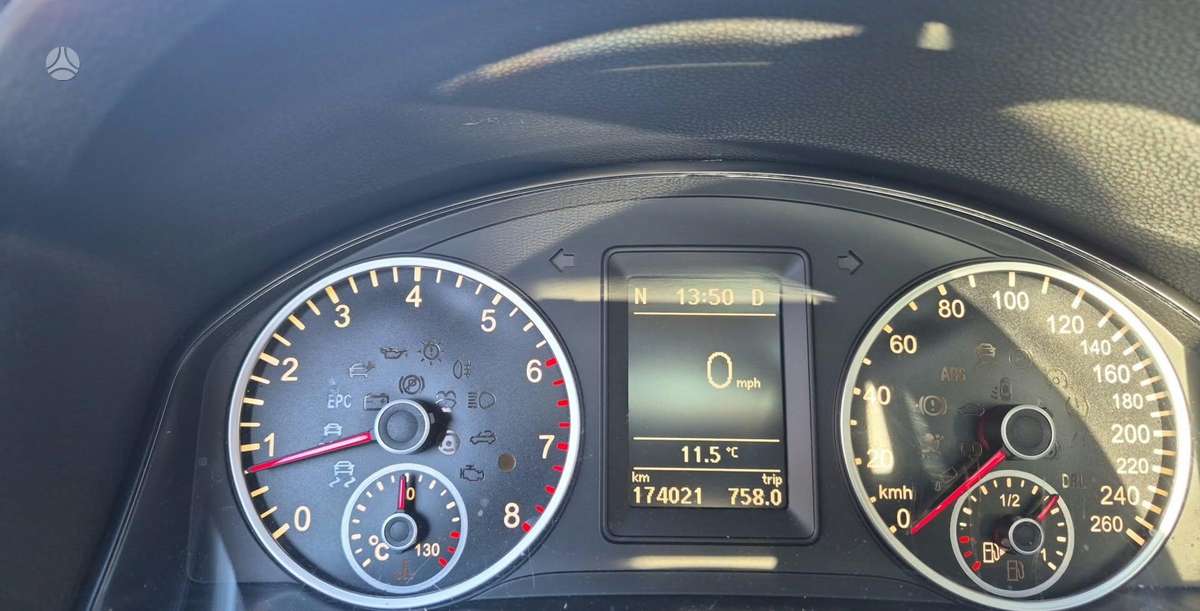 Volkswagen Tiguan 2010 — photo 7