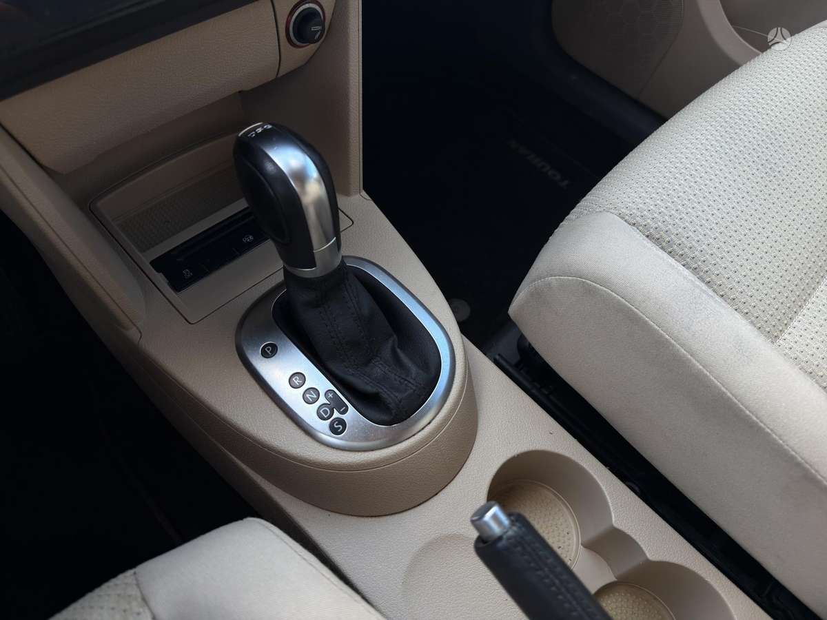 Volkswagen Touran 2011 — photo 15