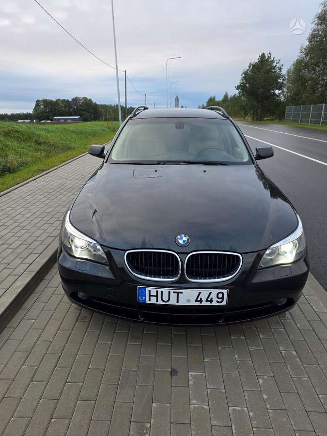BMW 530 2004 — вигляд ззаду