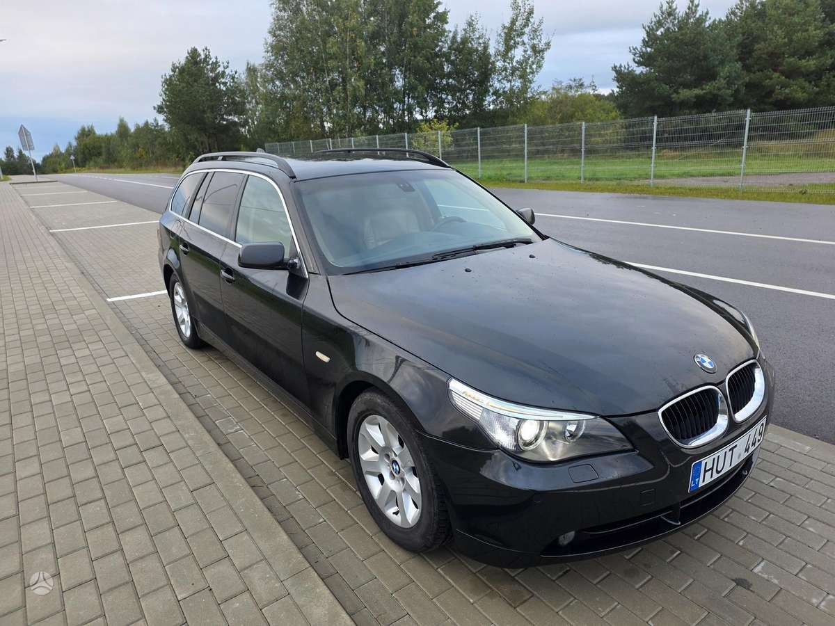 BMW 530 2004 — салон