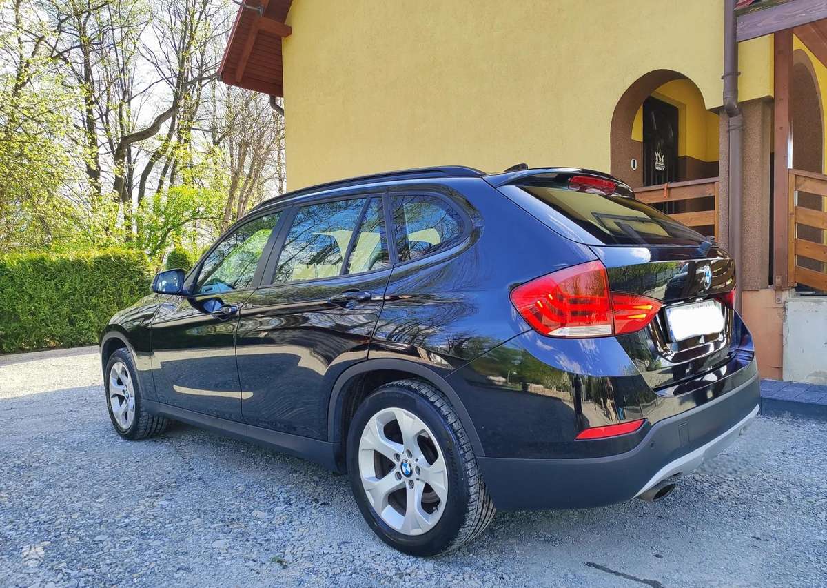 BMW X1 2013 — engine 2000 cm³, 143 HP (105kW)