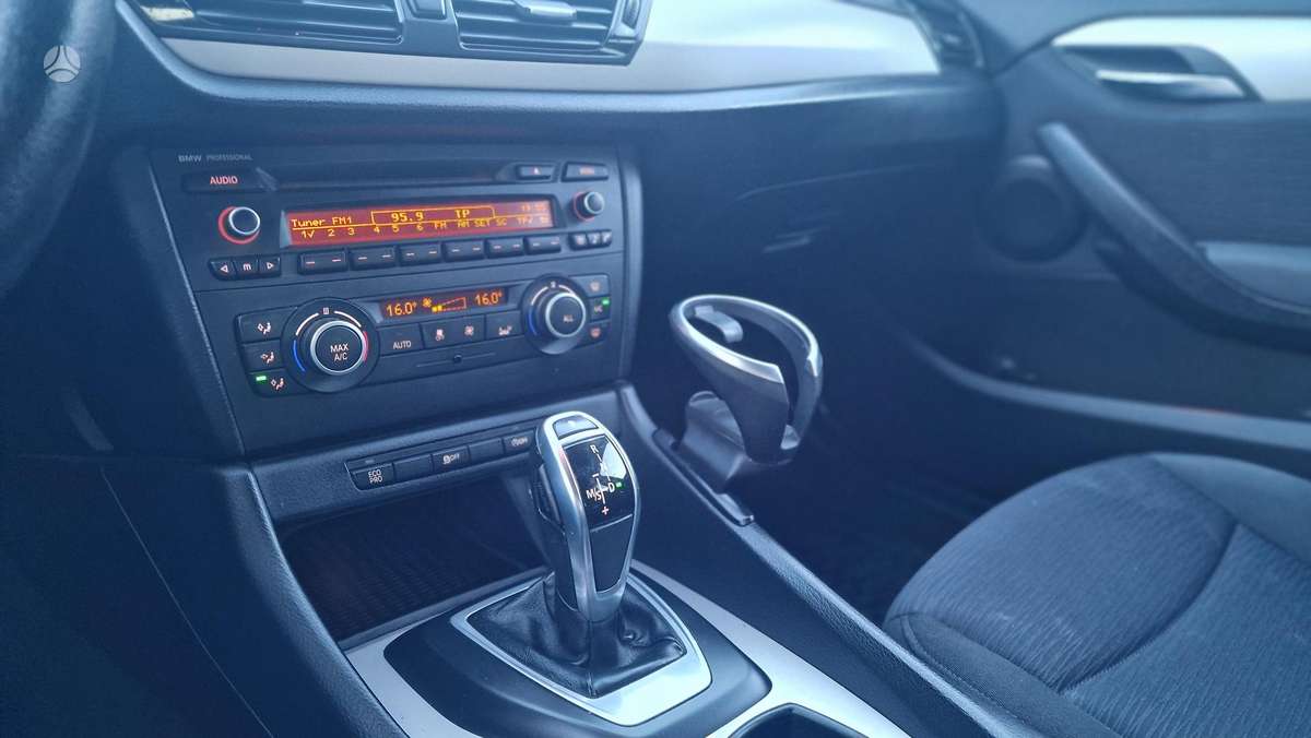 BMW X1 2013 — photo 9