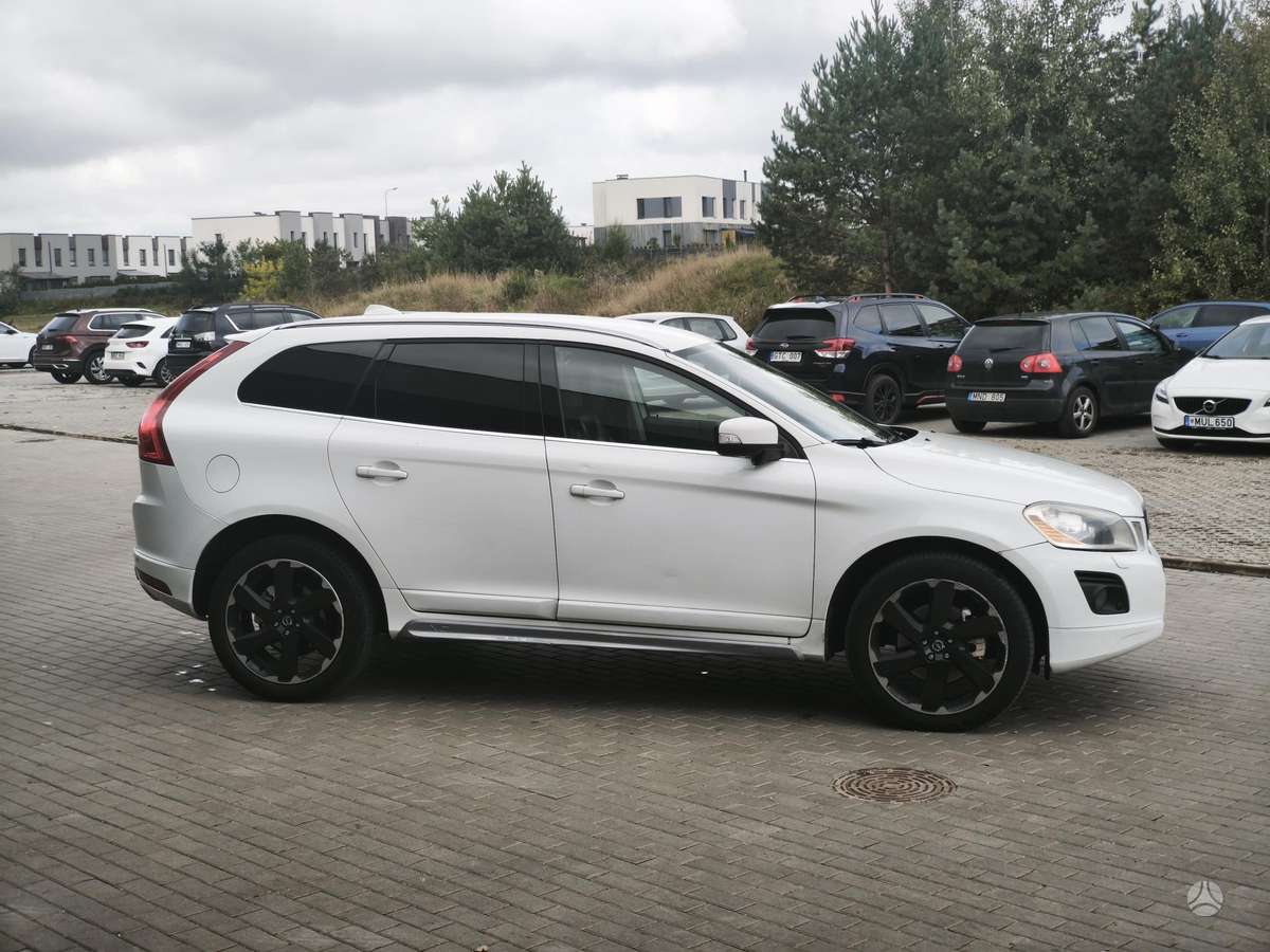 Volvo XC60 2009 — салон