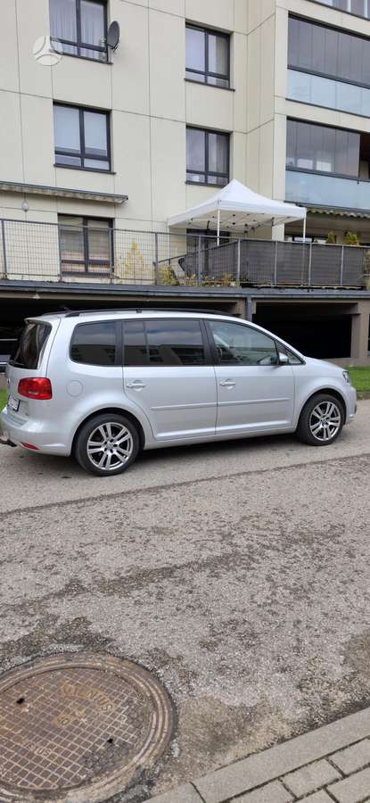 Volkswagen Touran 2011 — photo 11