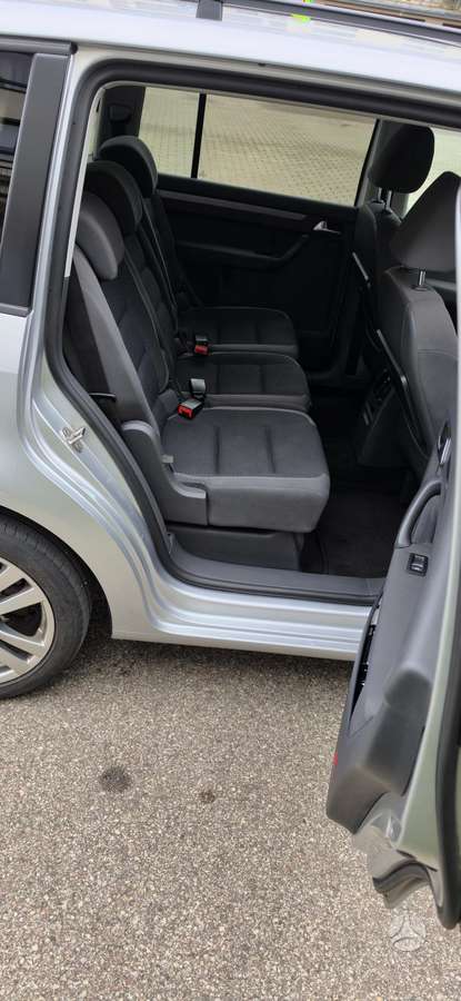 Volkswagen Touran 2011 — photo 17