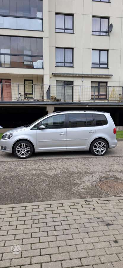 Volkswagen Touran 2011 — rear view