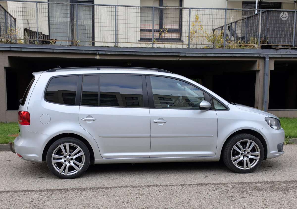 Volkswagen Touran 2011 — photo 9