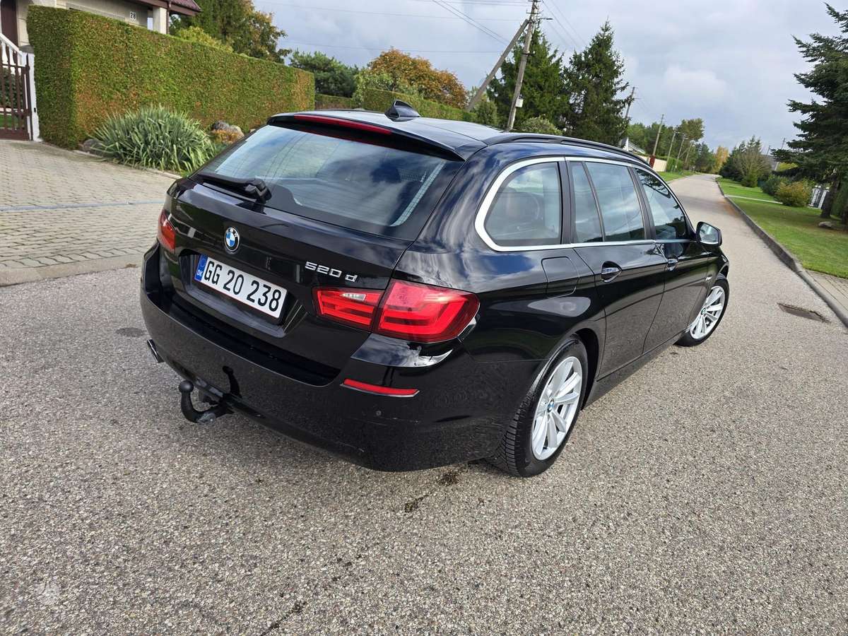 BMW 520 2011 — interior
