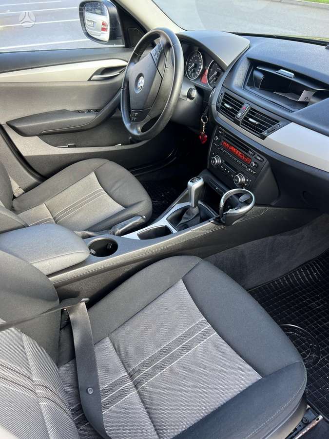 BMW X1 2012 — engine 2000 cm³, 163 HP (120kW)
