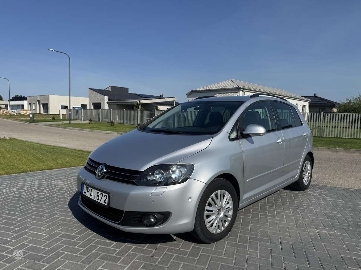 Volkswagen Golf 2009 — салон