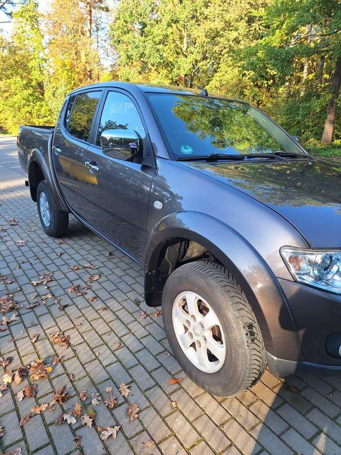 Mitsubishi L200 2012 — вигляд ззаду
