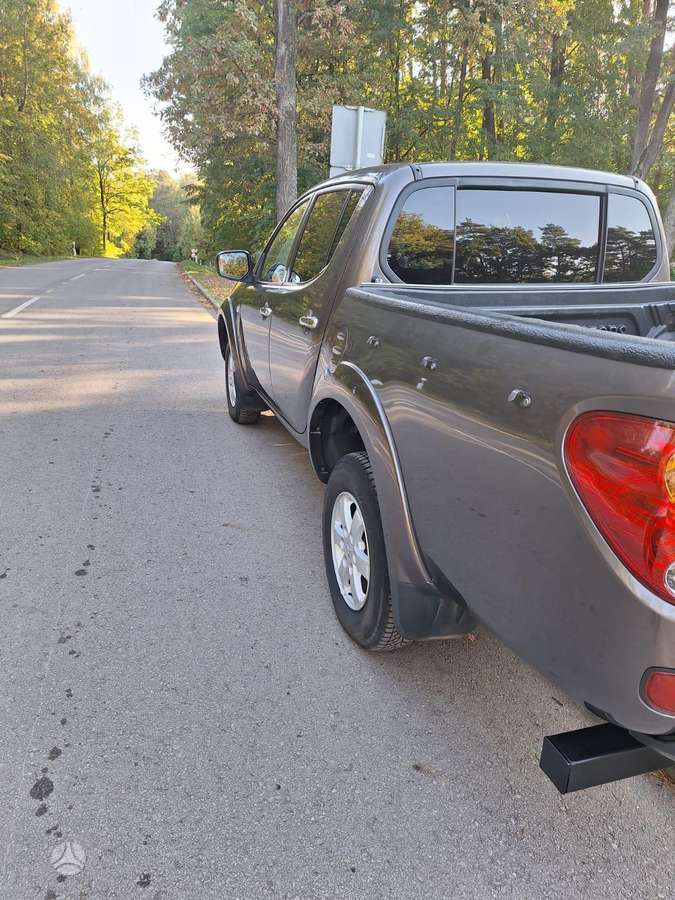 Mitsubishi L200 2012 — салон