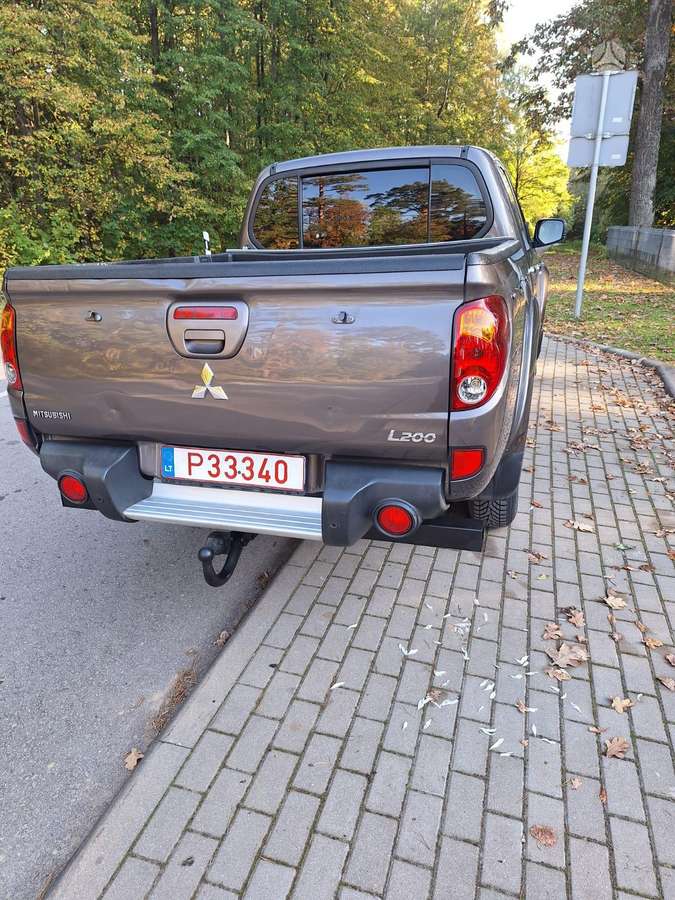 Mitsubishi L200 2012 — двигун 2477 cm³, 178 HP (131kW)