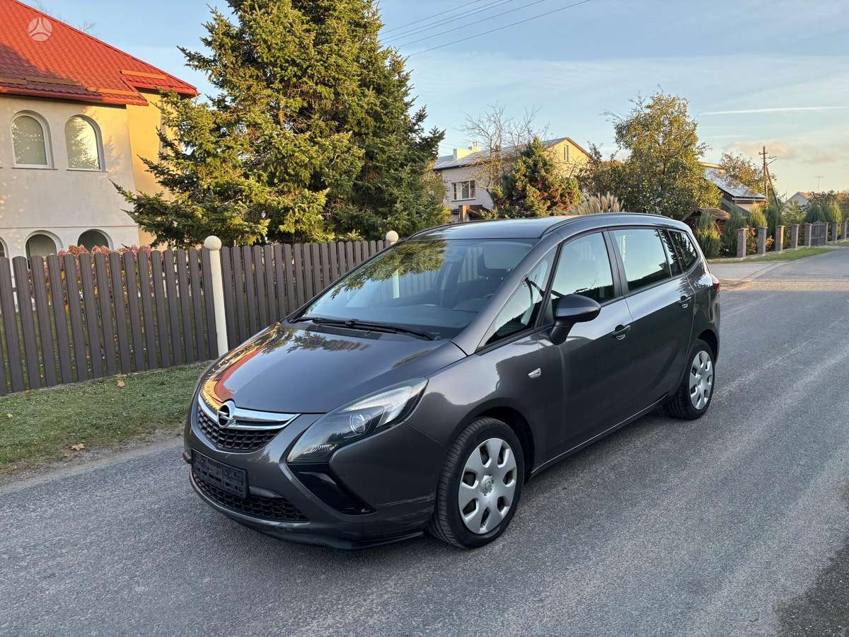 Opel Zafira 2013 — салон