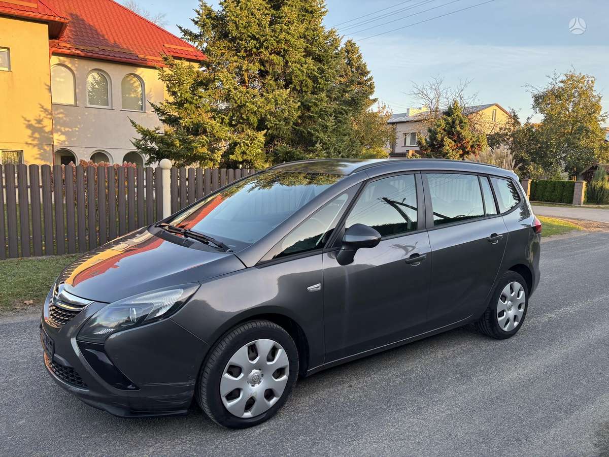 Opel Zafira 2013 — двигун 1956 cm³, 110 HP (81kW)