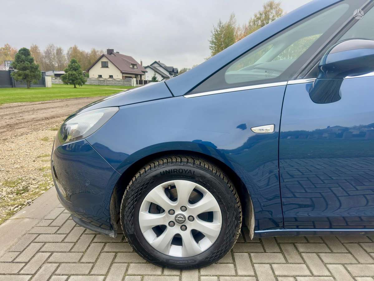 Opel Zafira 2015 — photo 10