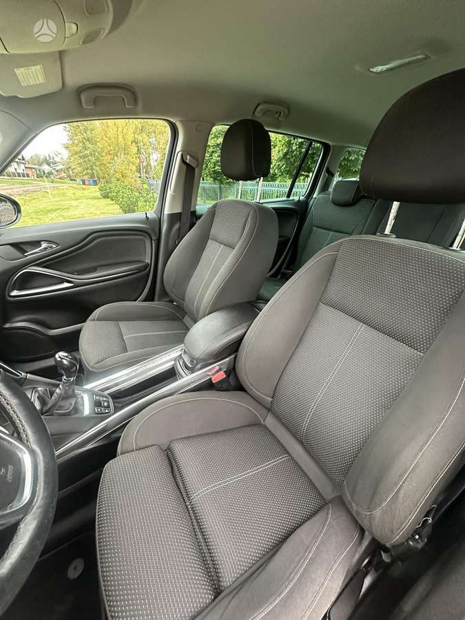 Opel Zafira 2015 — photo 13