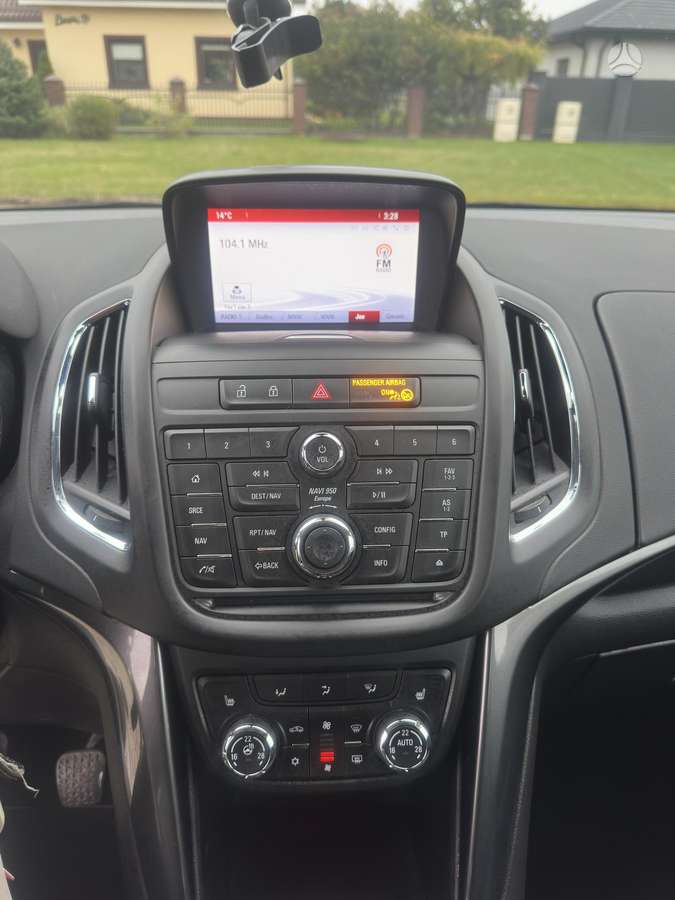 Opel Zafira 2015 — photo 15