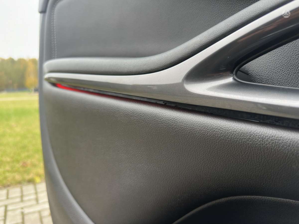 Opel Zafira 2015 — photo 16
