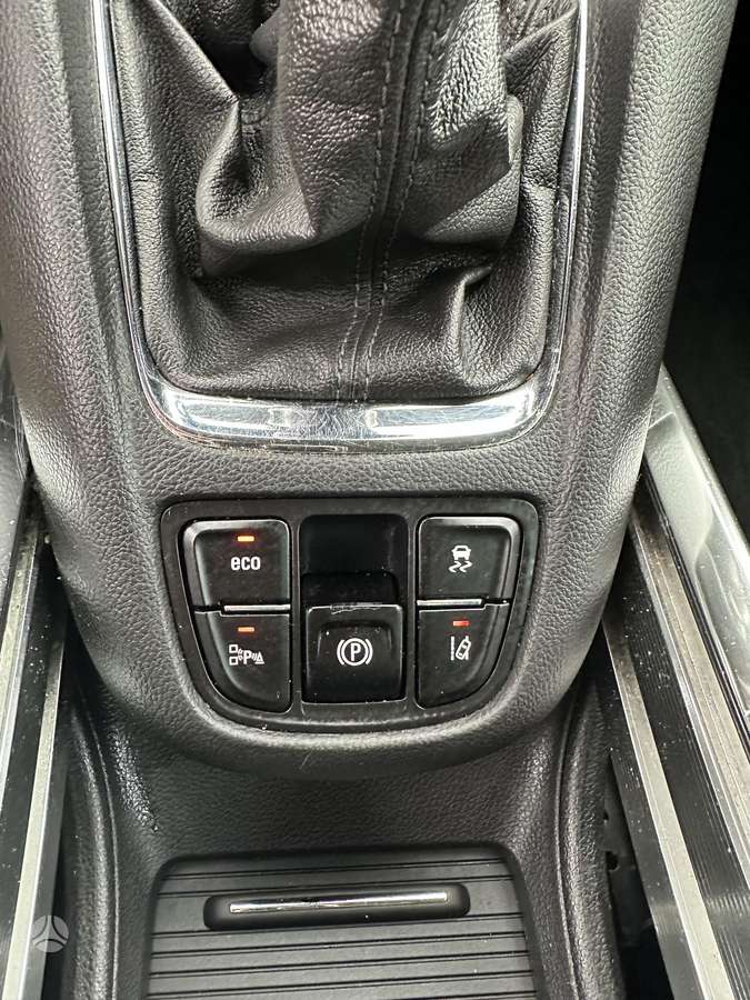 Opel Zafira 2015 — photo 17