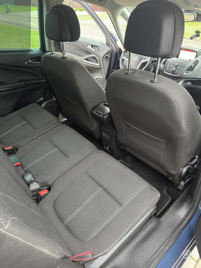 Opel Zafira 2015 — photo 23