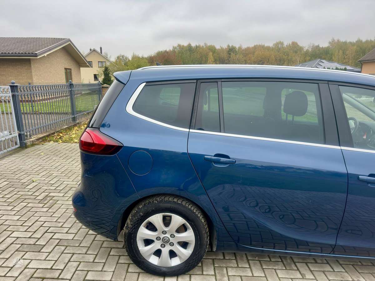 Opel Zafira 2015 — photo 5