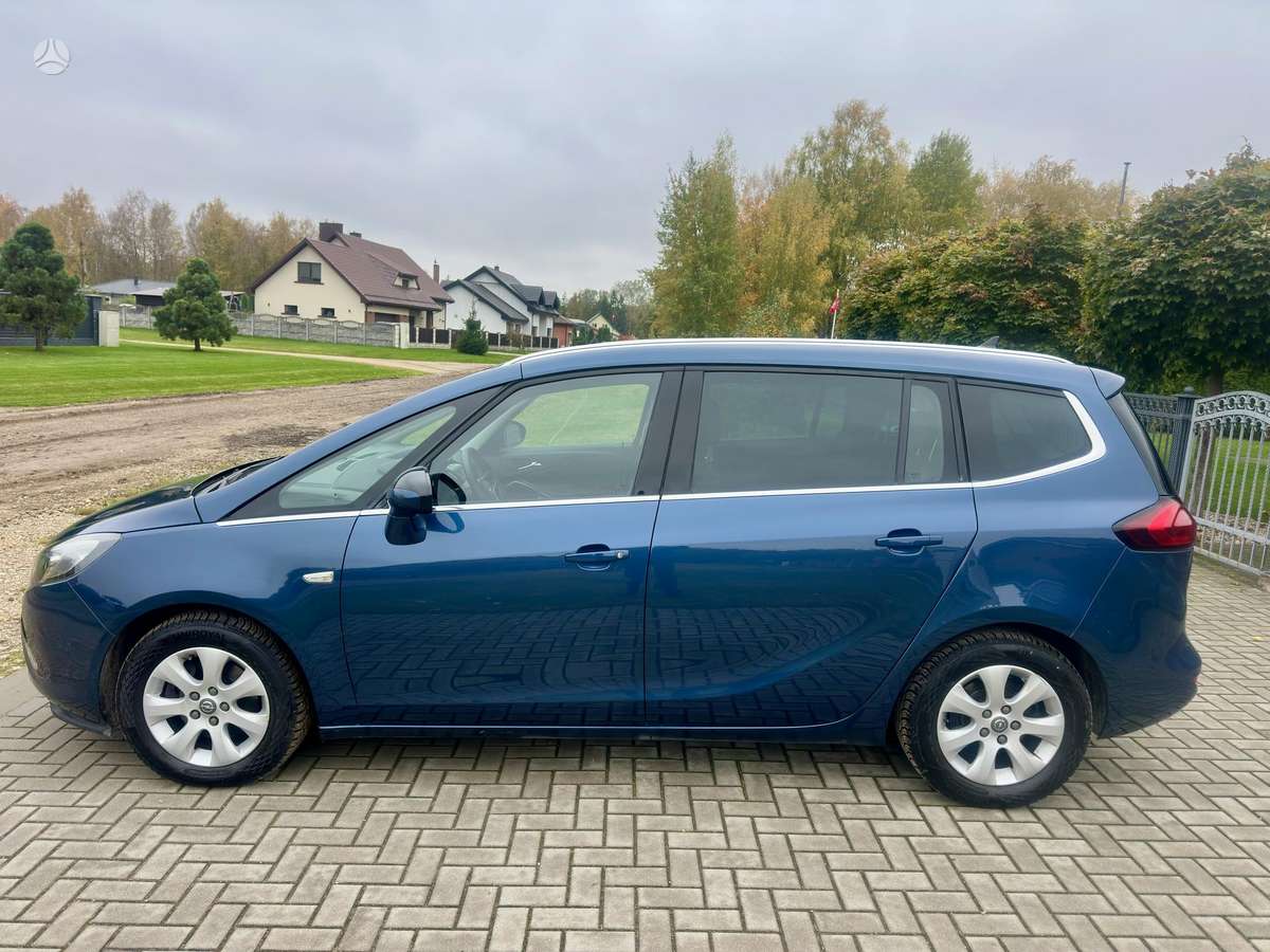 Opel Zafira 2015 — photo 9