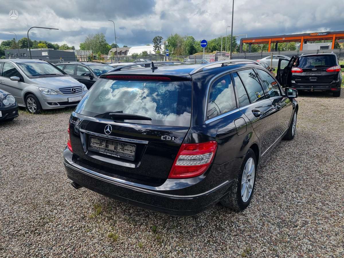 Mercedes-Benz C220 2009 — rear view
