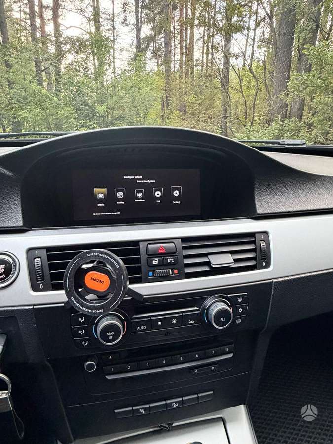 BMW 320 2009 — photo 10