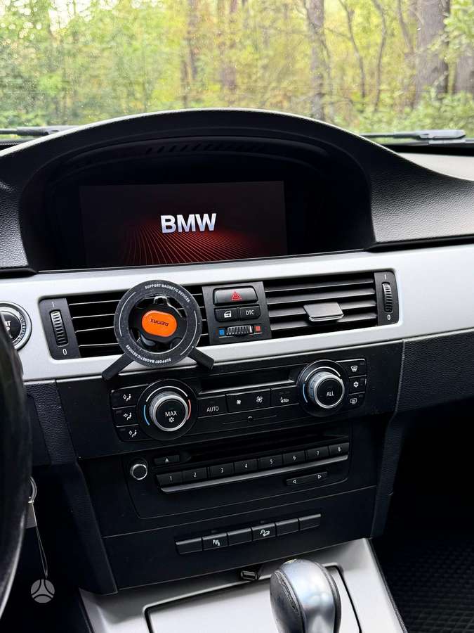 BMW 320 2009 — photo 11