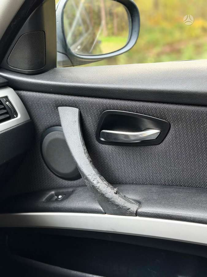 BMW 320 2009 — photo 15