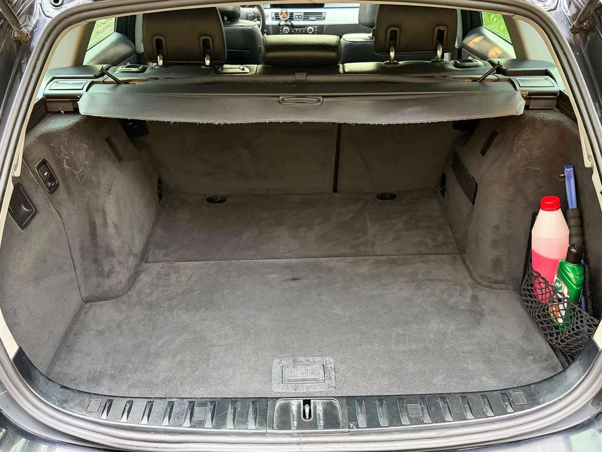 BMW 320 2009 — photo 17