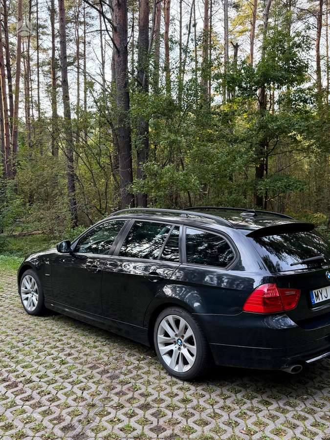 BMW 320 2009 — photo 5