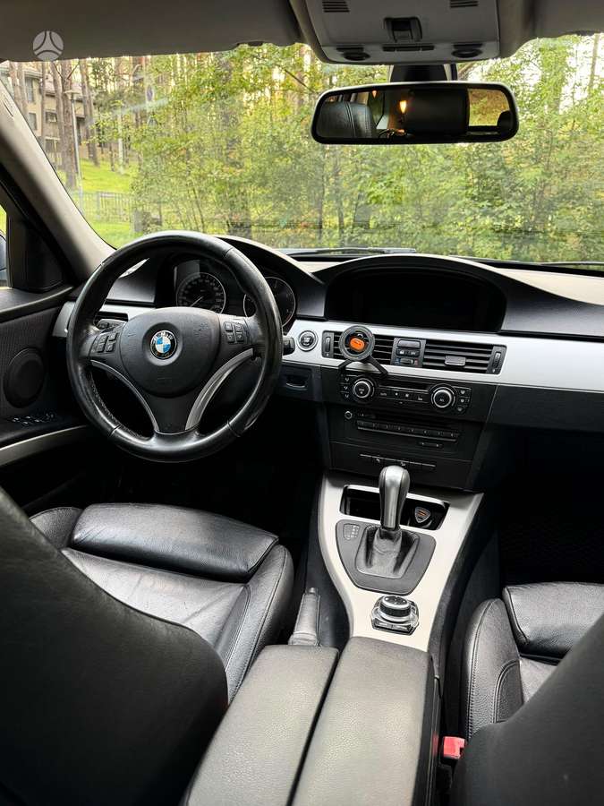 BMW 320 2009 — photo 7