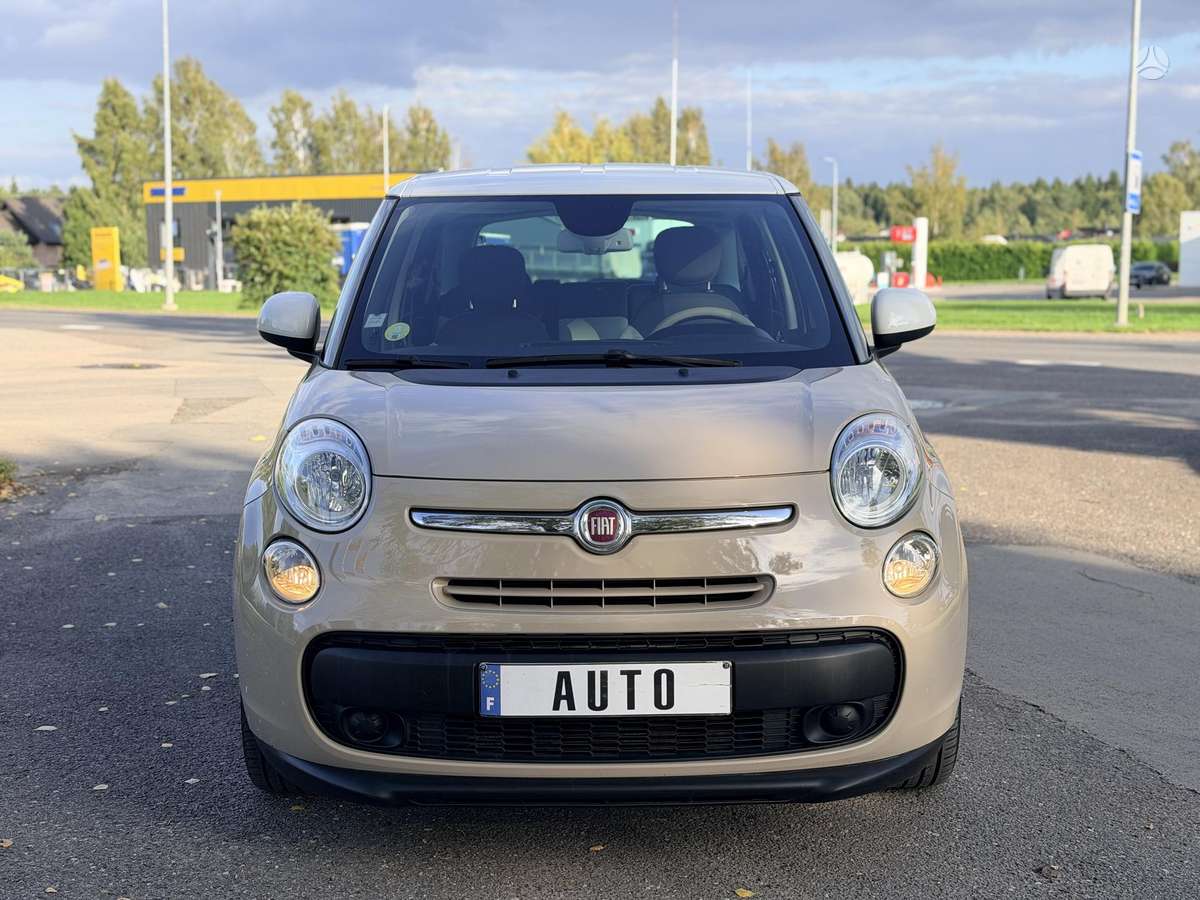 Fiat 500L 2013 — rear view