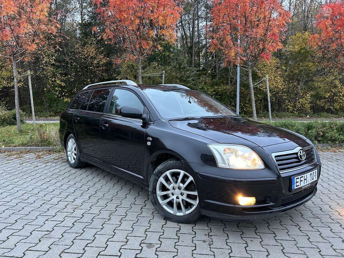 Toyota Avensis 2004 — салон