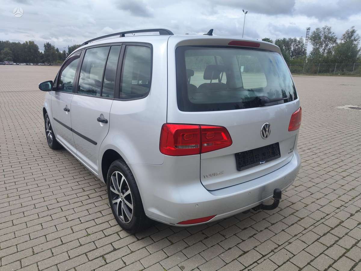 Volkswagen Touran 2014 — салон